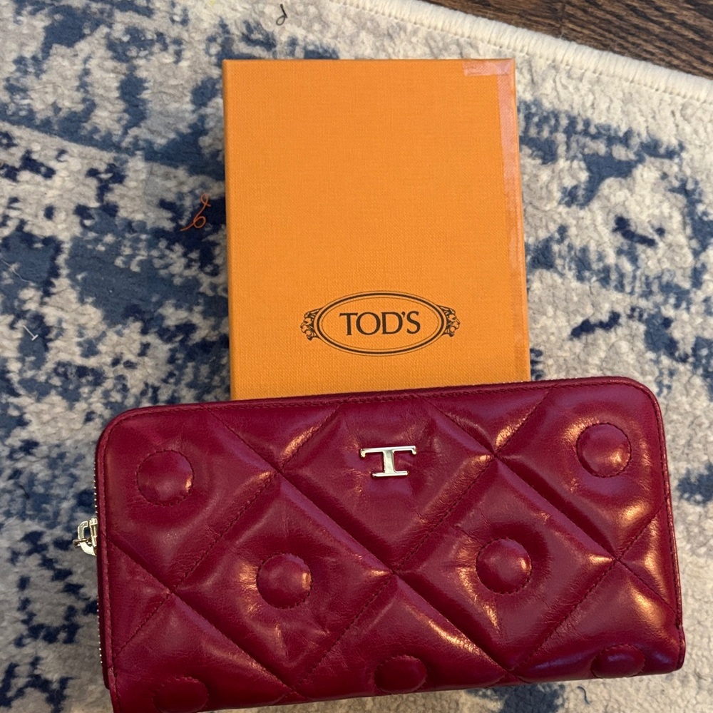 Tod's pink/wine Quilted Wallet brand new